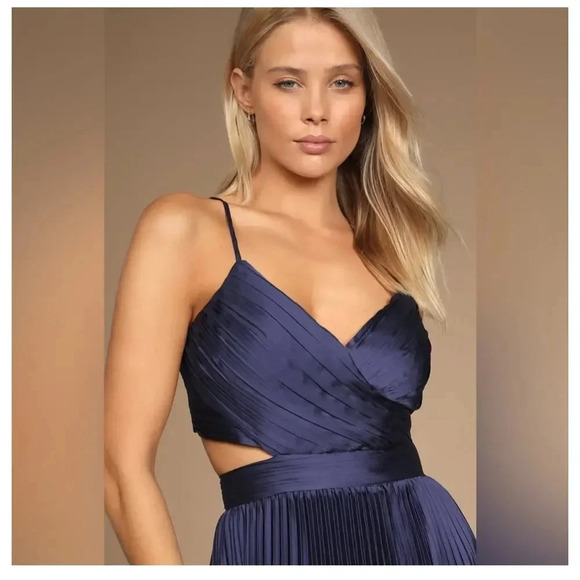 Lulu’s Purple Got the Glam Pleated Cutout Maxi Dress Size Medium - Picture 3 of 9